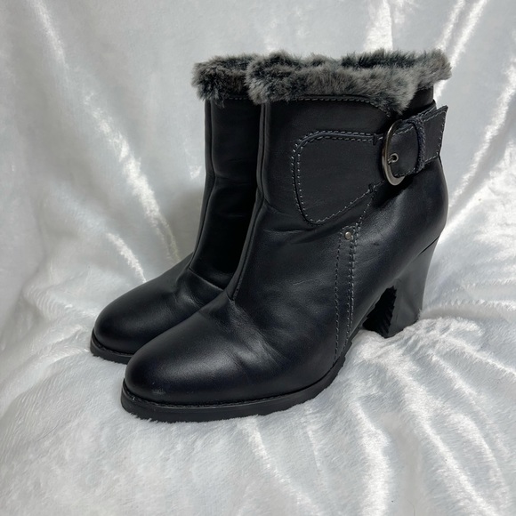 Brilliant Woman’s Waterproof Leather Ankle Heeled Boots - Picture 5 of 16